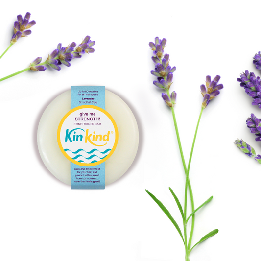 KinKind Give me STRENGTH! Conditioner Bar with rice protein for volumising hair, shown alongside lavender