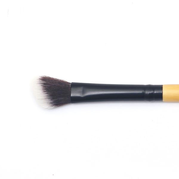 Bamboo vegan make up brush - Angled blended