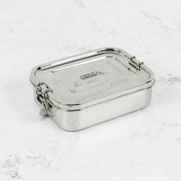 Adoni stainless steel lunchbox with lid sealed shut using side closure clips