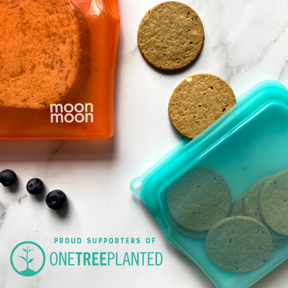 Set of three reusable silicone food pouches in various sizes by Moonmoon, perfect for storing snacks and leftovers.