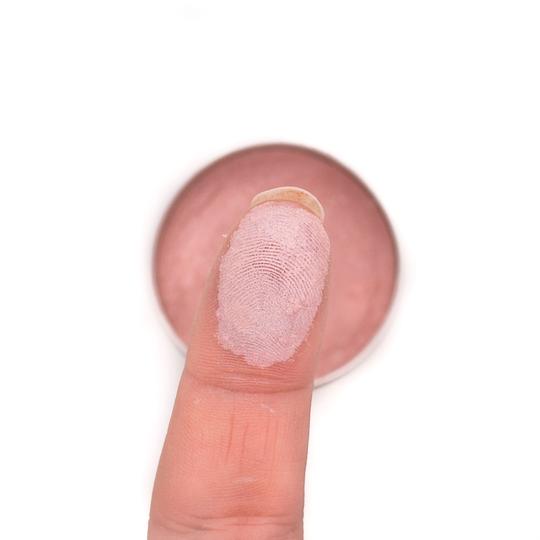 Eyeshadow tin with finger petal