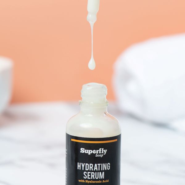 Eco-friendly and natural hydrating serum with hyaluronic acid