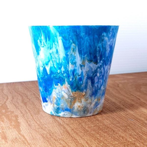 Plant pot from recycled plastic in Kintsugi blue colour