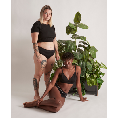 Perform seamless period pants